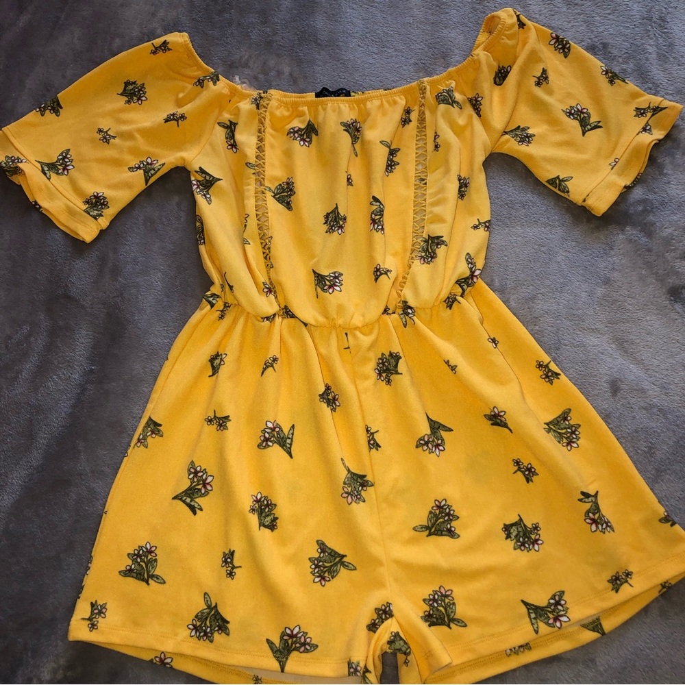 New Kendal & Kylie Ardene Floral yellow/ mustard Stretchy Overalls